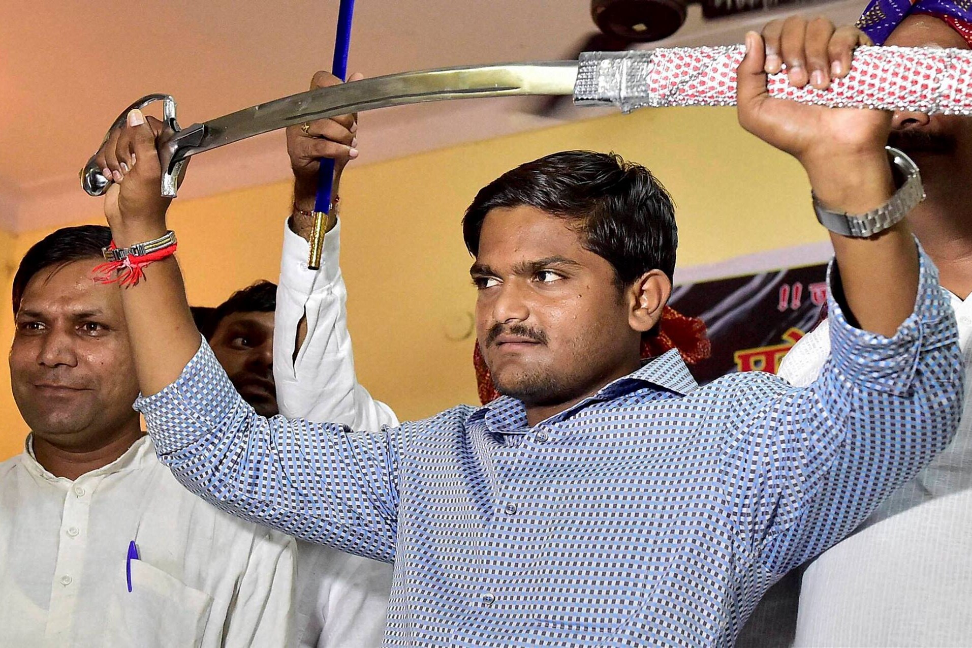 &lsquo;Kingmaker&rsquo; Hardik Patel To Decide On Supporting Congress By Nov. 6