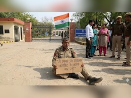 &rdquo;मैं एक्का और डिवीजनल कमांडेंट के कारण मर रहा&rdquo;, झंडा फहराने के बाद होमगार्ड के बर्खास्त जवान ने कोरबा कलेक्ट्रेट परिसर में खाया जहर