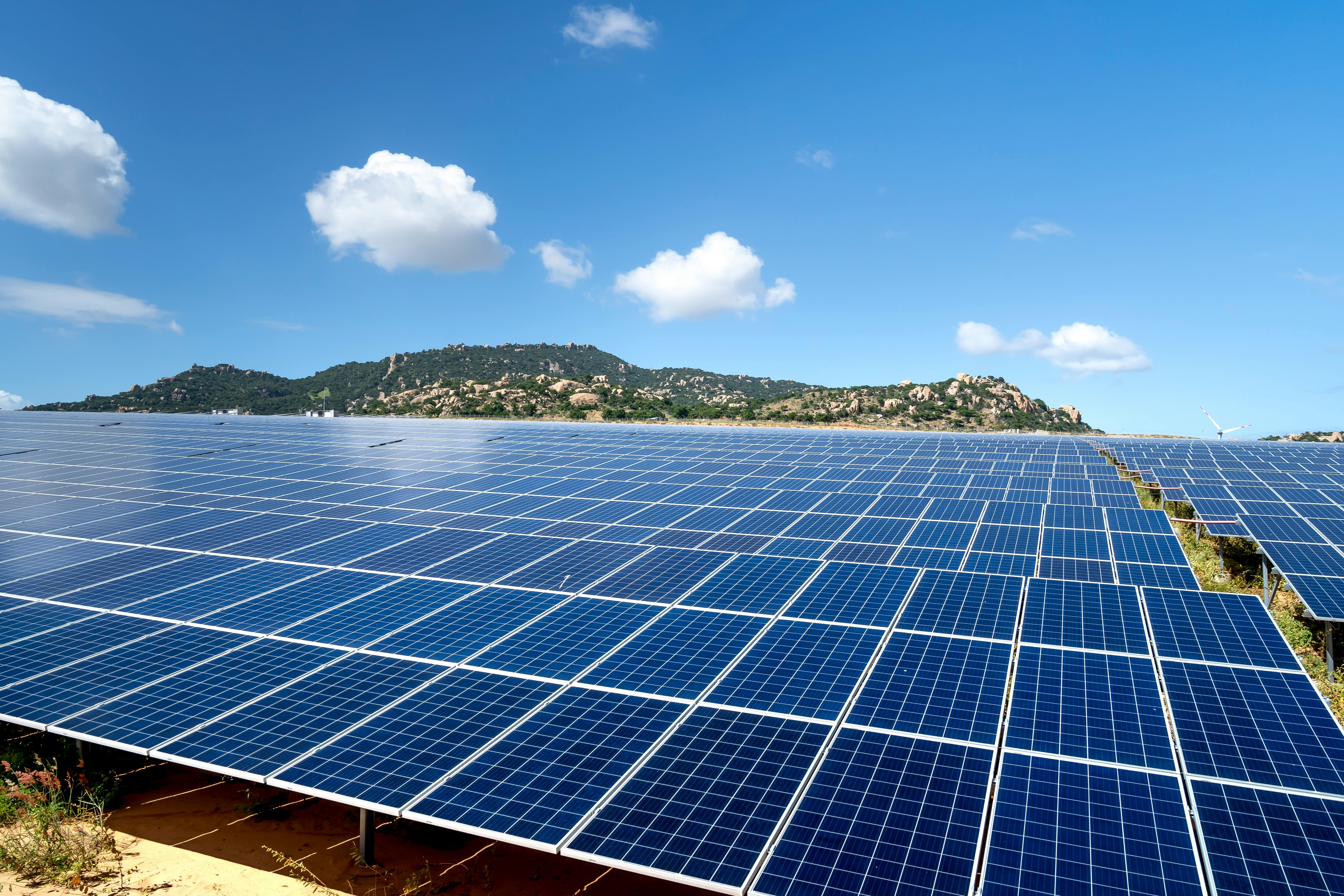 PMSGY Rooftop Solar Installations Reach 4.9 GW; Gujarat Leads, Target Still Distant