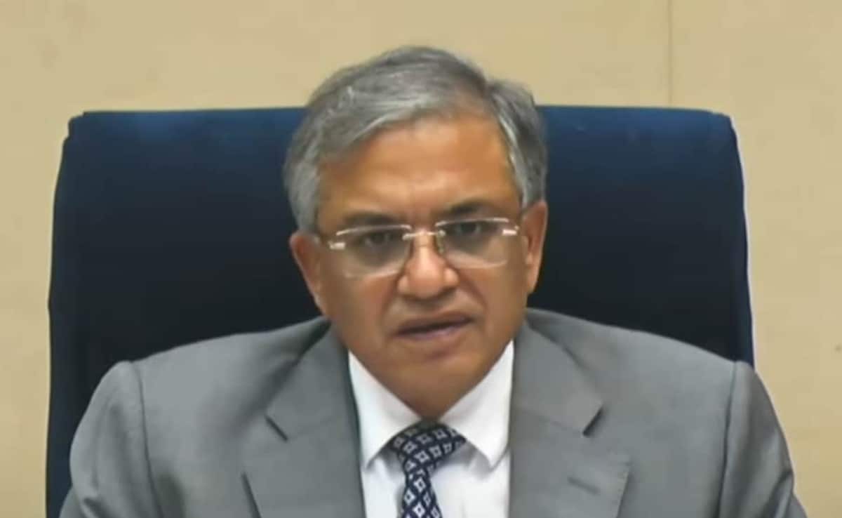 You Can't Talk Like This!': Poll Observer Confronts CEC Gyanesh Kumar, Suspended After Clash