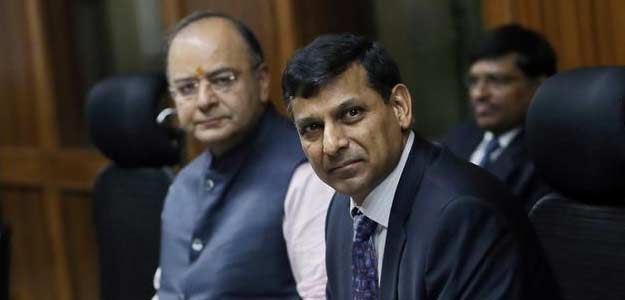 Raghuram Rajan Wins Praise for not Succumbing to Rate Cut Pressure