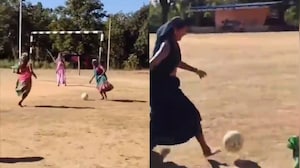 साड़ी पहनकर फुटबॉल खेलने उतरी महिलाएं, सोशल मीडिया पर छाया VIDEO