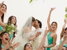 कृति सेनॉन की बहन नुपुर की फुल वेडिंग एल्बम, सात रंगों के बीच किस करते दिखे दूल्हा-दुल्हन