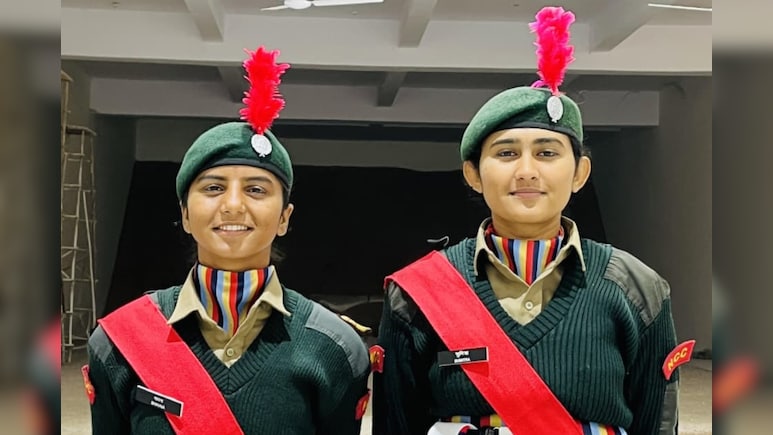 आर्मी डे परेड में हिस्सा लेकर गांव पहुंची बेटियों को जबरदस्त स्वागत, पहली बार थार की लड़कियों को मिला था मौका