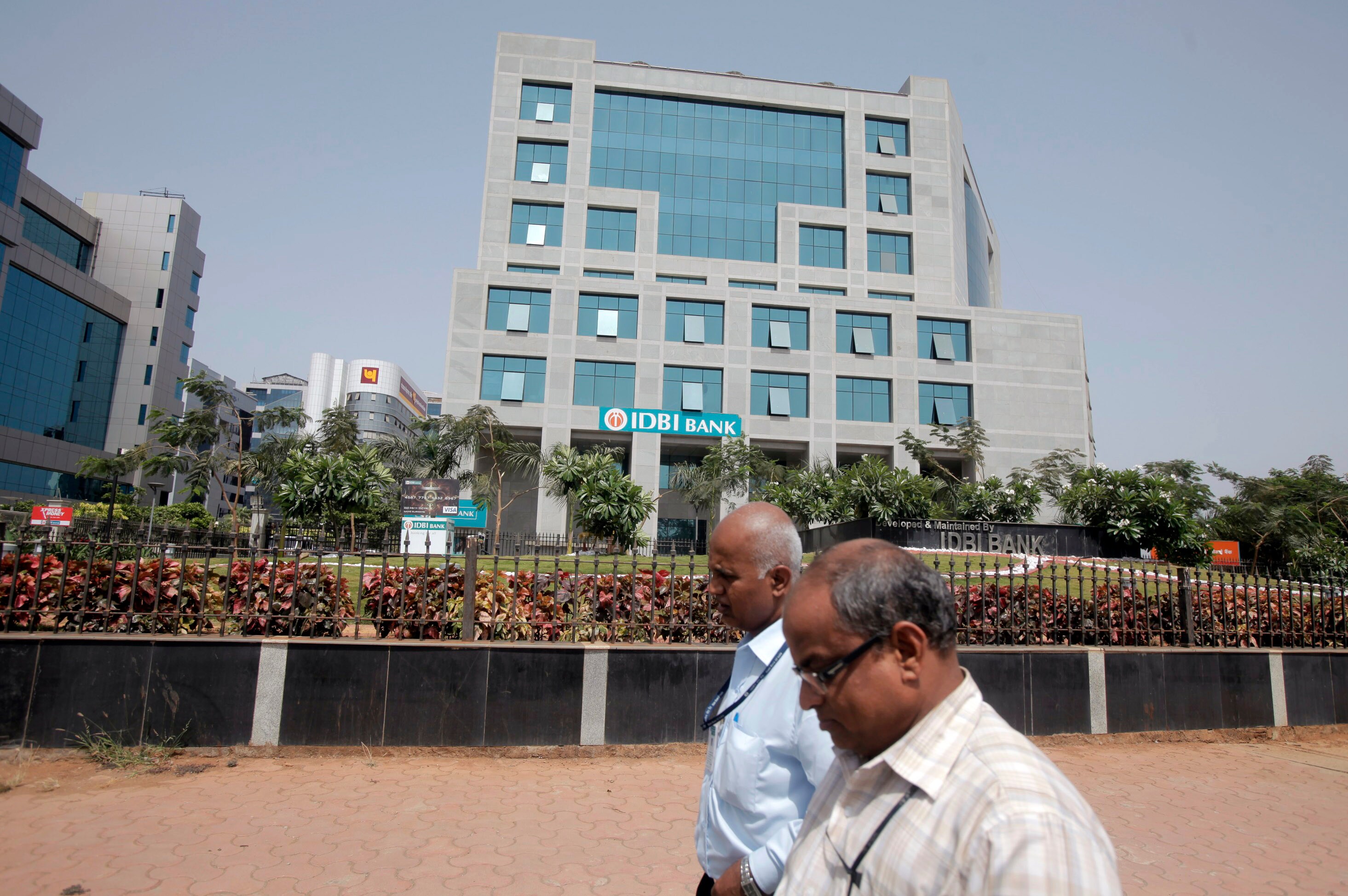 Government Not To Participate In LIC&rsquo;s Open Offer In IDBI Bank