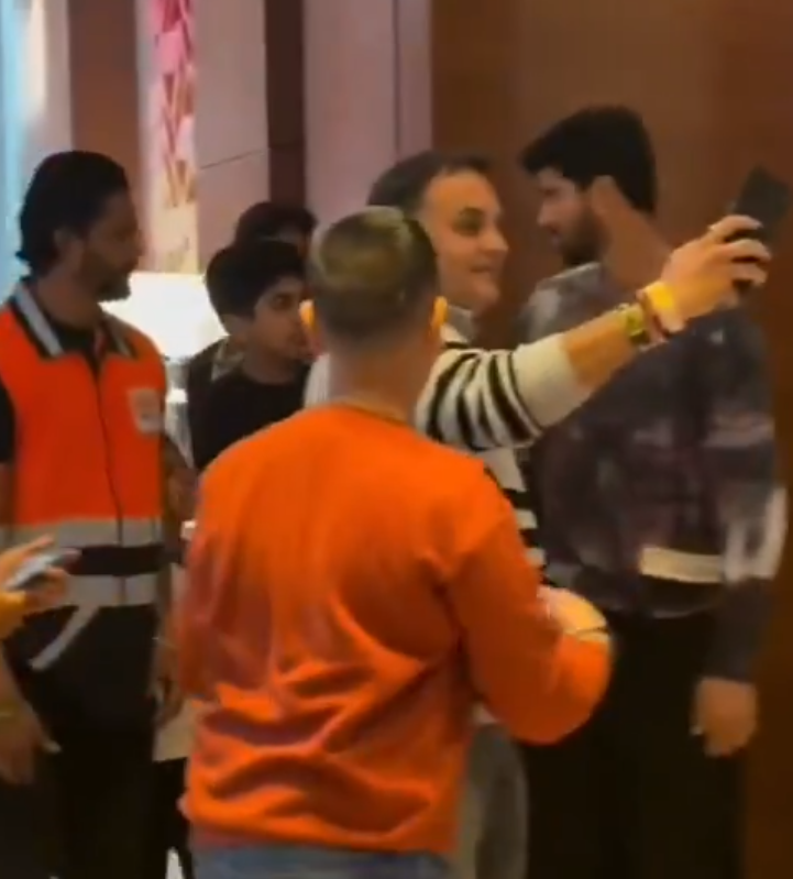 India Star Refuses Selfie-Seeking Fans, Attitude Has Internet Divided