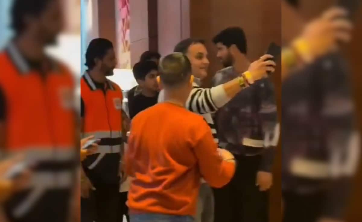 Indian Cricketer Washington Sundar Denies Fan Selfies, Sparks Heated Online Debate