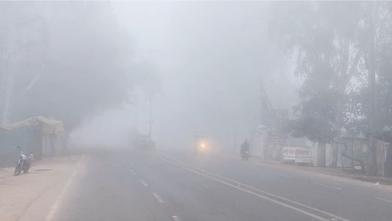 छतरपुर में शीतलहर: 48 घंटे का ऑरेंज अलर्ट, ठंड से एक व्यक्ति की मौत, स्कूलों-आंगनबाड़ी केद्रों के समय में बदलाव