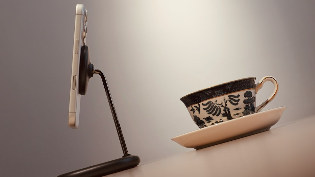 Phone Stand Slipping? Weight Balance And Surface Grip Explained