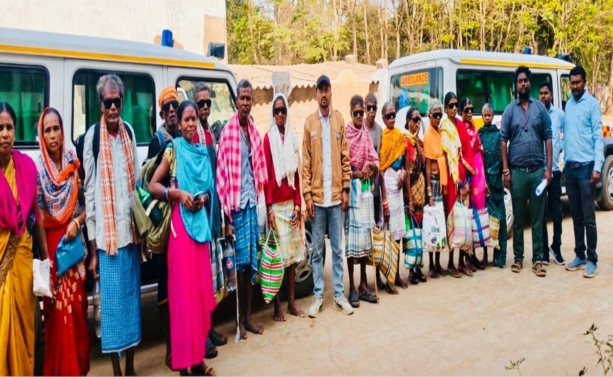 नियद नेल्लानार गांवों के 14 ग्रामीणों की जिंदगी में लौटी रोशनी; नक्सल प्रभावित क्षेत्राें में नई दृष्टि