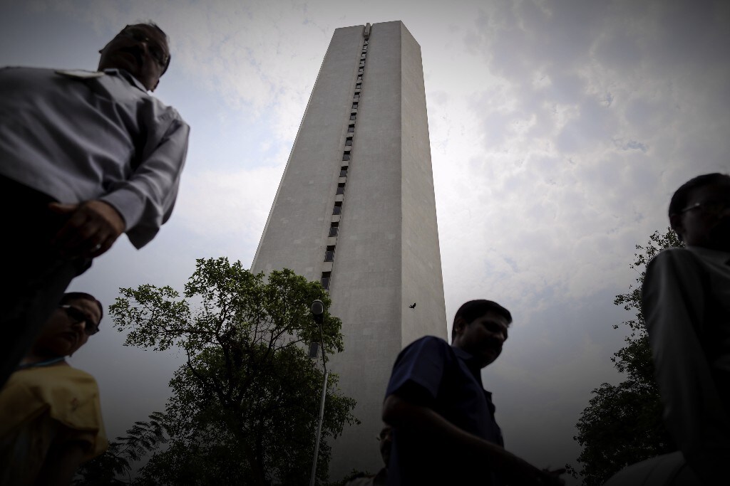 RBI Keeps Repo Rate Unchanged, Hikes Reverse Repo Rate By 25 Basis Points