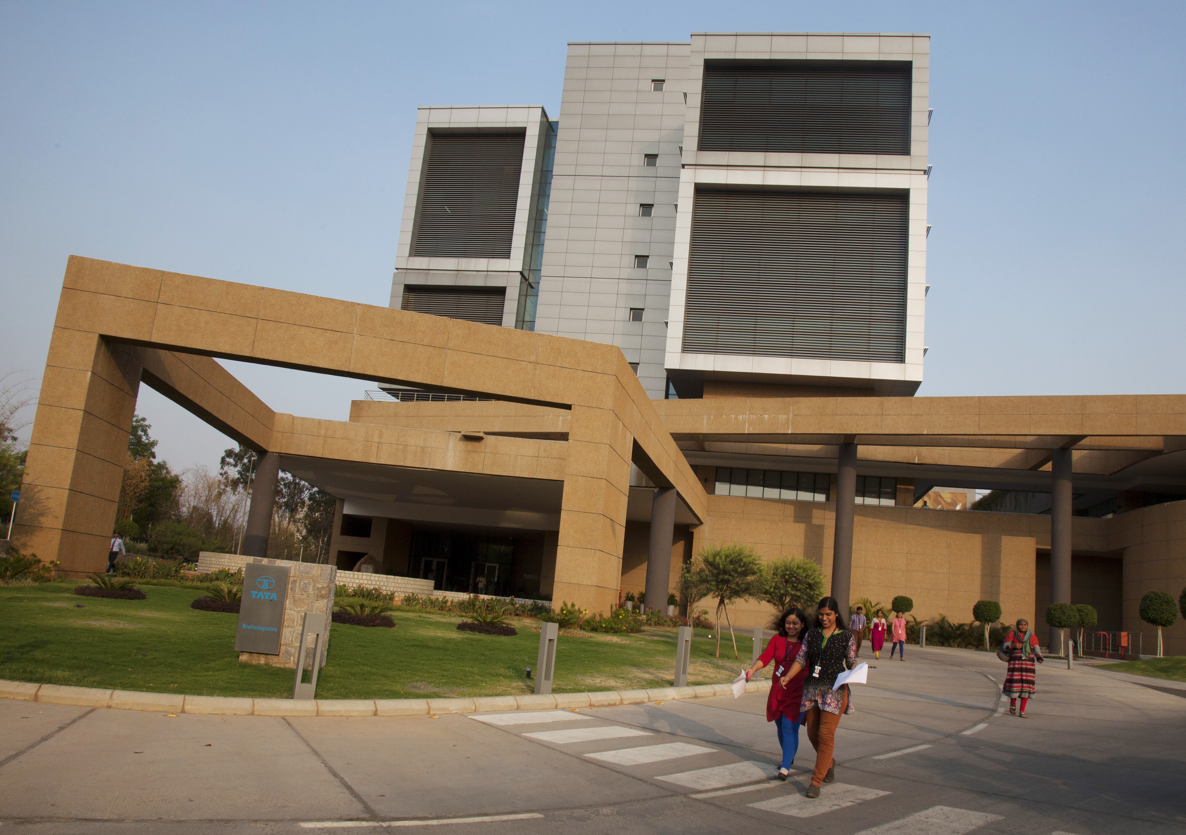 Gujarat Loses Out To Telangana And Andhra Pradesh On The Ease Of Doing Business List
