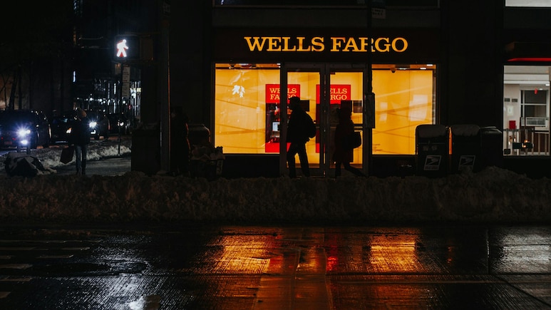 Man Robs Bank Of $140, Eats $20 Mexican Food, Leaves Rest In Tip: 'Took From Rich, Gave To Poor'