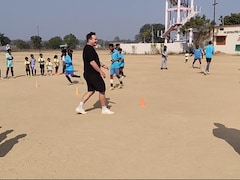 MP के 'मिनी ब्राजील' में कंबोडियाई कोच पोमेरॉय ने दी कोचिंग; मन की बात में PM ने किया था इस गांव का जिक्र