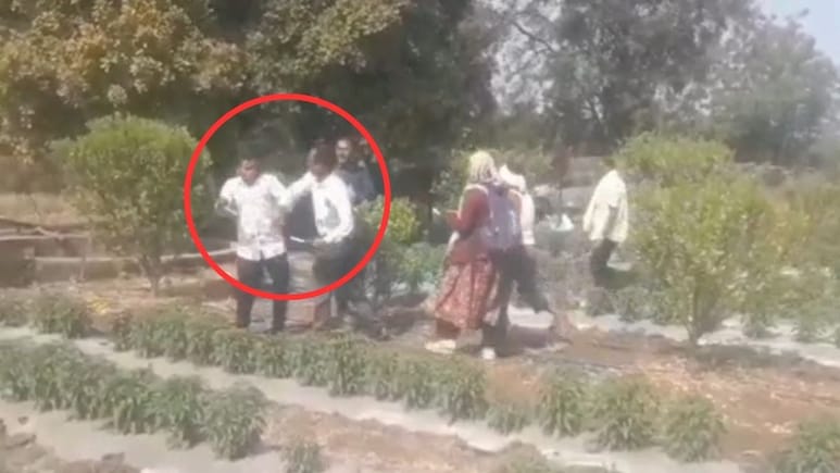 Washim News: कृषी अधिकाऱ्याची दादागिरी! तक्रार केल्याच्या रागातून शेतकऱ्याला मारहाण आणि शिवीगाळ