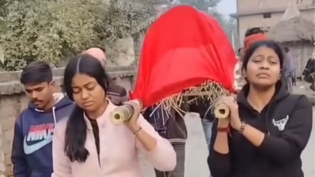 क्यों गांव ने अर्थी को हाथ नहीं लगाया? मां को कंधा देने वाली बेटियों की कहानी का सारा सच ये था