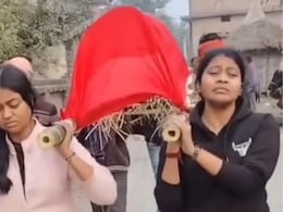 क्यों गांव ने अर्थी को हाथ नहीं लगाया? मां को कंधा देने वाली बेटियों की कहानी का सारा सच ये था