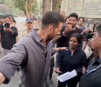 "Papa Bade Karze Mei Hai": Akshay Kumar Assures Help To Needy Fan