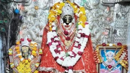 राजस्थान के इस जिले में पेन-कॉपी चढ़ाने से प्रसन्न होती हैं शारदा मां, उमड़ती है छात्रों की भीड़