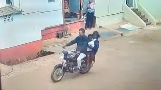 कर्नाटक: दो बच्&zwj;चों का अपहरण कर भाग शख्&zwj;स, बीच सड़क पर ओवर हो गया प्&zwj;लान, जानें पूरा मामला