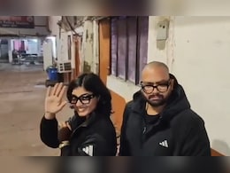 लखनऊ के हजरतगंज कोतवाली पहुंचीं नेहा सिंह राठौर, पीएम मोदी को लेकर किया था विवादित पोस्ट