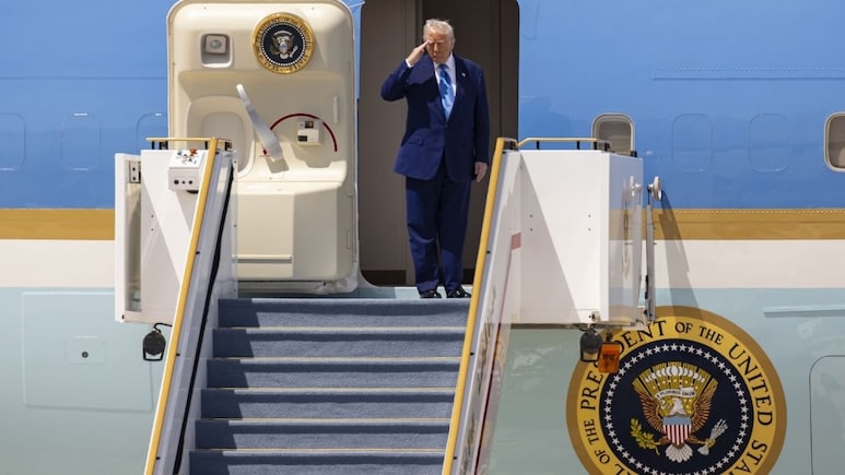 दावोस जा रहे ट्रंप के एयर फोर्स वन विमान में तकनीकी खराबी, वापस अमेरिका लौट रहे हैं