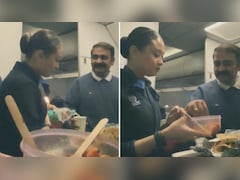 अनजान चेहरों के बीच घर वाली बात! फ्लाइट में एयर होस्टेस ने पैसेंजर के लिए किया दिल जीत लेने वाला काम, वायरल वीडियो देख आप भी करेंगे तारीफ