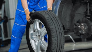 Tyre Warranty Claim: कहीं आप भी टायर वारंटी के नाम पर बेवकूफ तो नहीं बन रहे? जानें वो सच जो शोरूम वाले नहीं बताते
