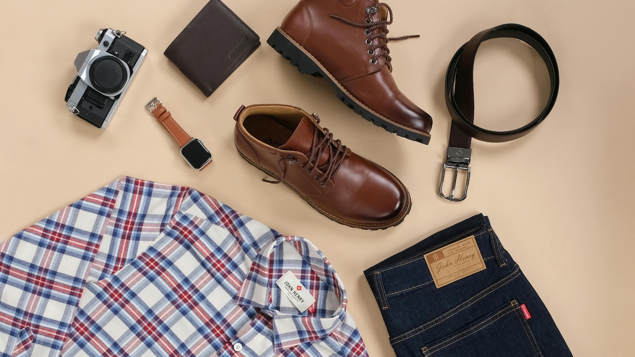 How Daily Desk Posture Creates Lasting Wrinkles And Creases In Office Shirts How Daily Desk Posture Creates Lasting Wrinkles And Creases In Office Shirts