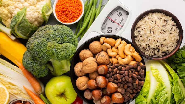 How To Lose Weight By Managing Sugar Spikes: Fitness Coach Reveals 5 Easy Tips