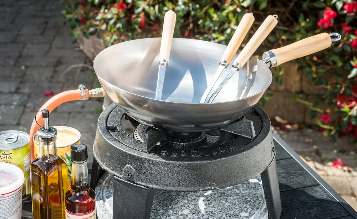 Using Iron Utensils Can Boost Menstruating Women's Health; Nutritionist Shares Tips