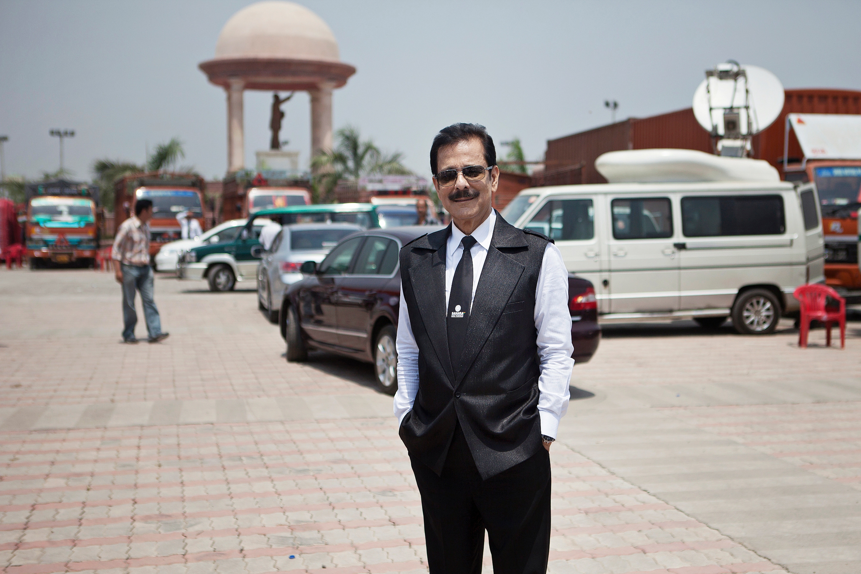 Supreme Court Directs Subrata Roy to Pay Rs 193 Crore to Income Tax Department