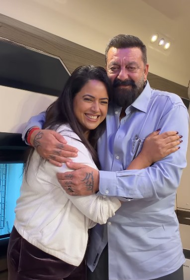 Watch: Sameera Reddy's 2016 Instagram Trend Post Comes With A Twist Featuring <i>Musafir</i> Co-Star Sanjay Dutt