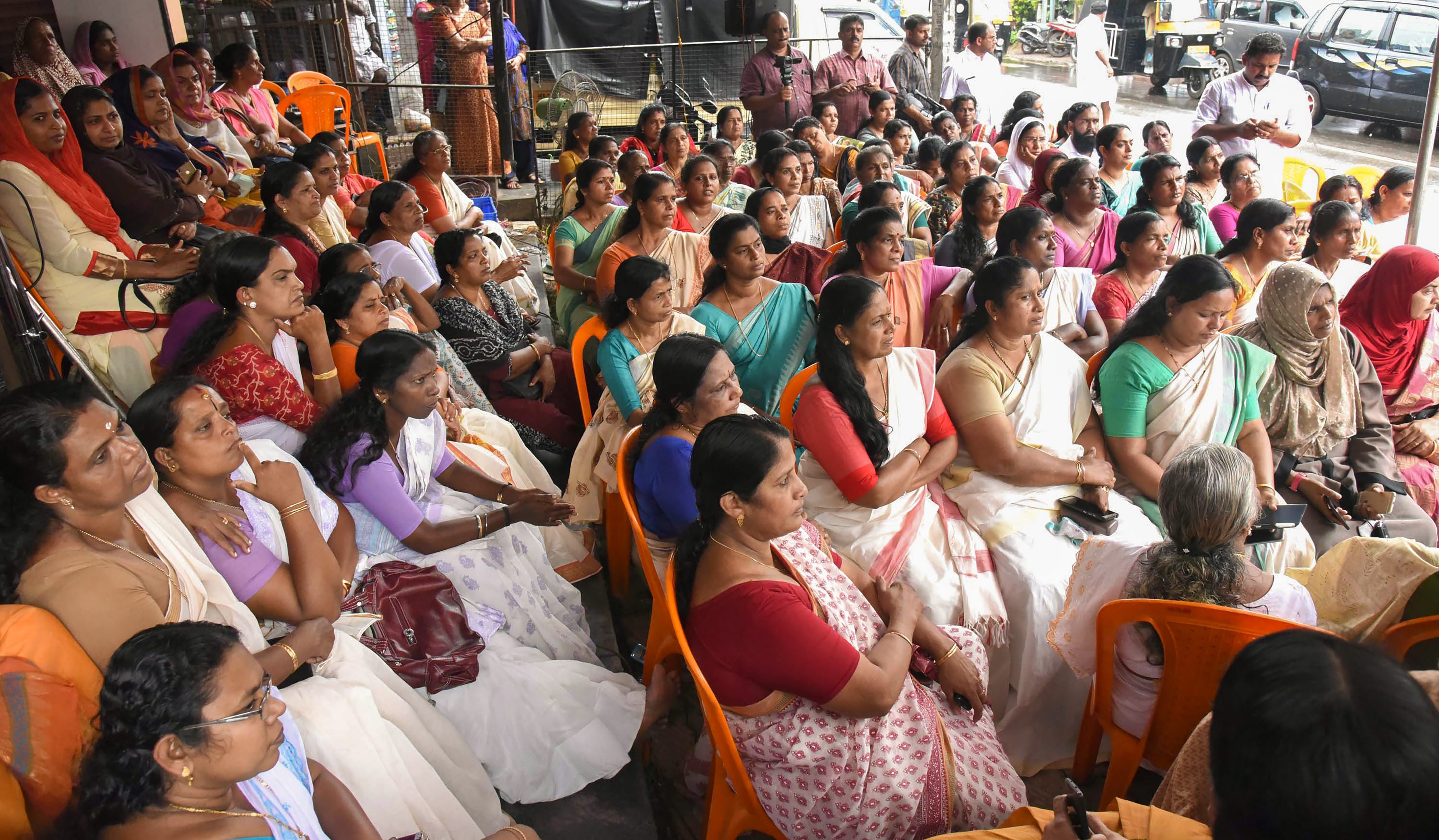 Tension Mounts As Devotees Stop Women From Travelling To Sabarimala