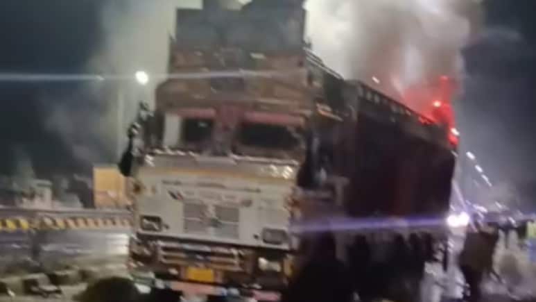 हाईवे पर रफ्तार से दौड़ते ट्रक में लगी आग, फायर ब्रिगेड की टीम के भी छूटे पसीने; 4 घंटे तक रही दहशत