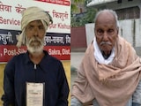 'अभी मैं मरा नहीं हूं, साहब...' खुद के जिंदा होने का सबूत लेकर घूम रहे बुजुर्ग! 'अभी मैं मरा नहीं हूं, साहब...' खुद के जिंदा होने का सबूत लेकर घूम रहे बुजुर्ग!