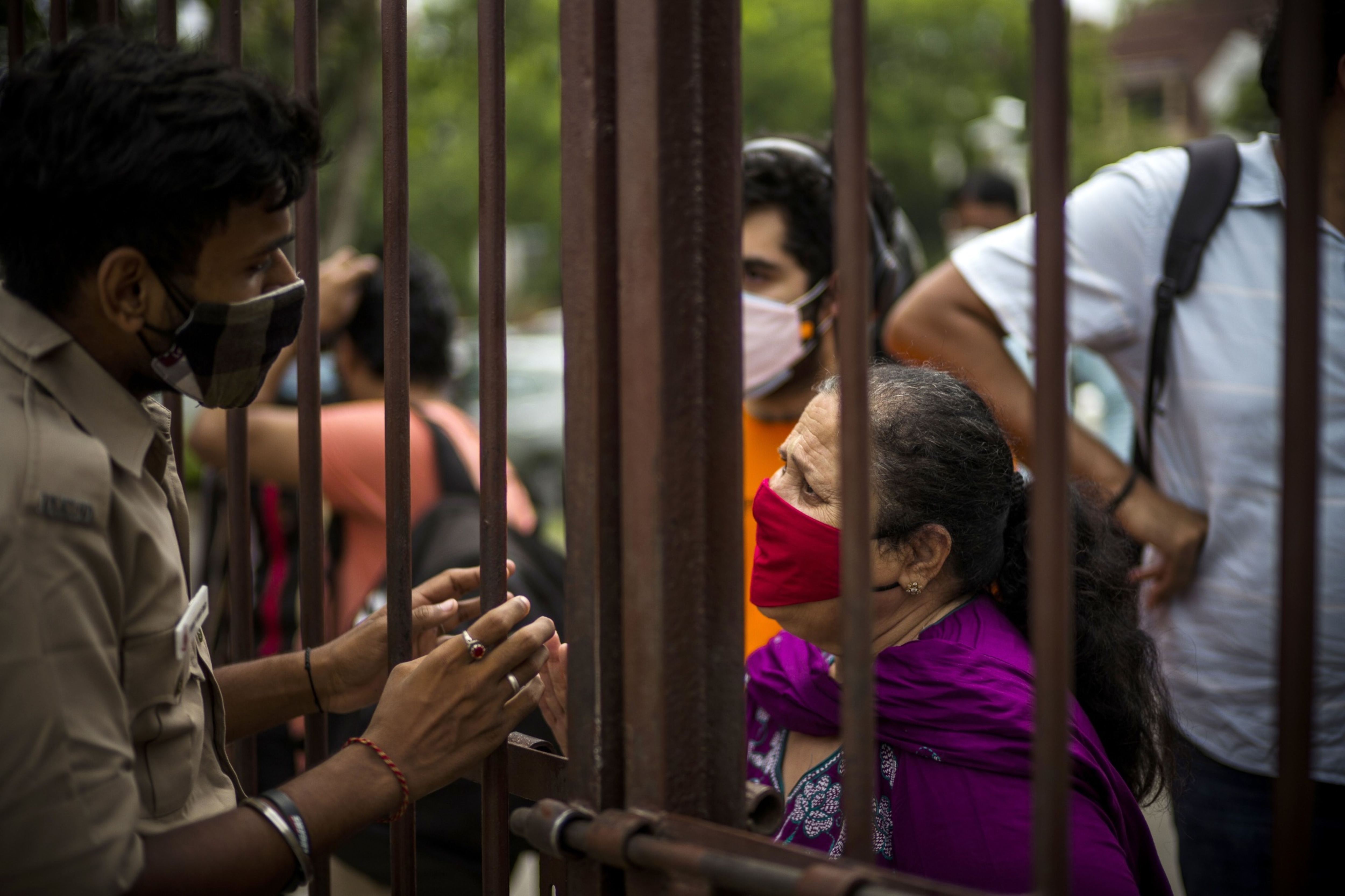 Covid-19 India Updates: Daily Death Rate Drops Below 2,000 For The First Time In Two Months