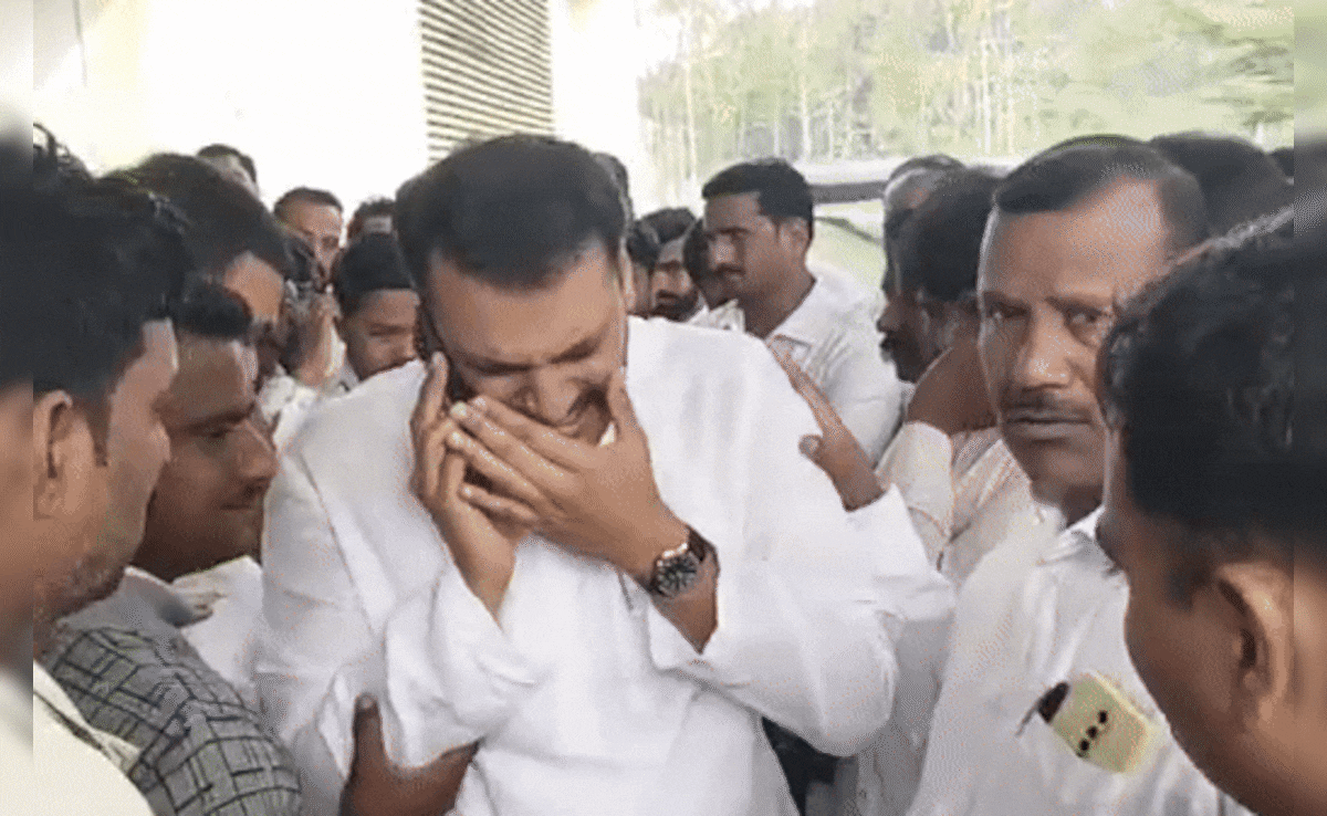 अजित पवार का निधन: जिसने जहां भी सुना रह गया सन्न, फफक कर रोने लगे समर्थक