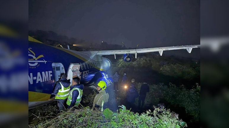 नेपाल में 55 लोगों से भरा विमान रनवे से फिसला, बाल-बाल बचे यात्री, जानें कैसे हुआ हादसा
