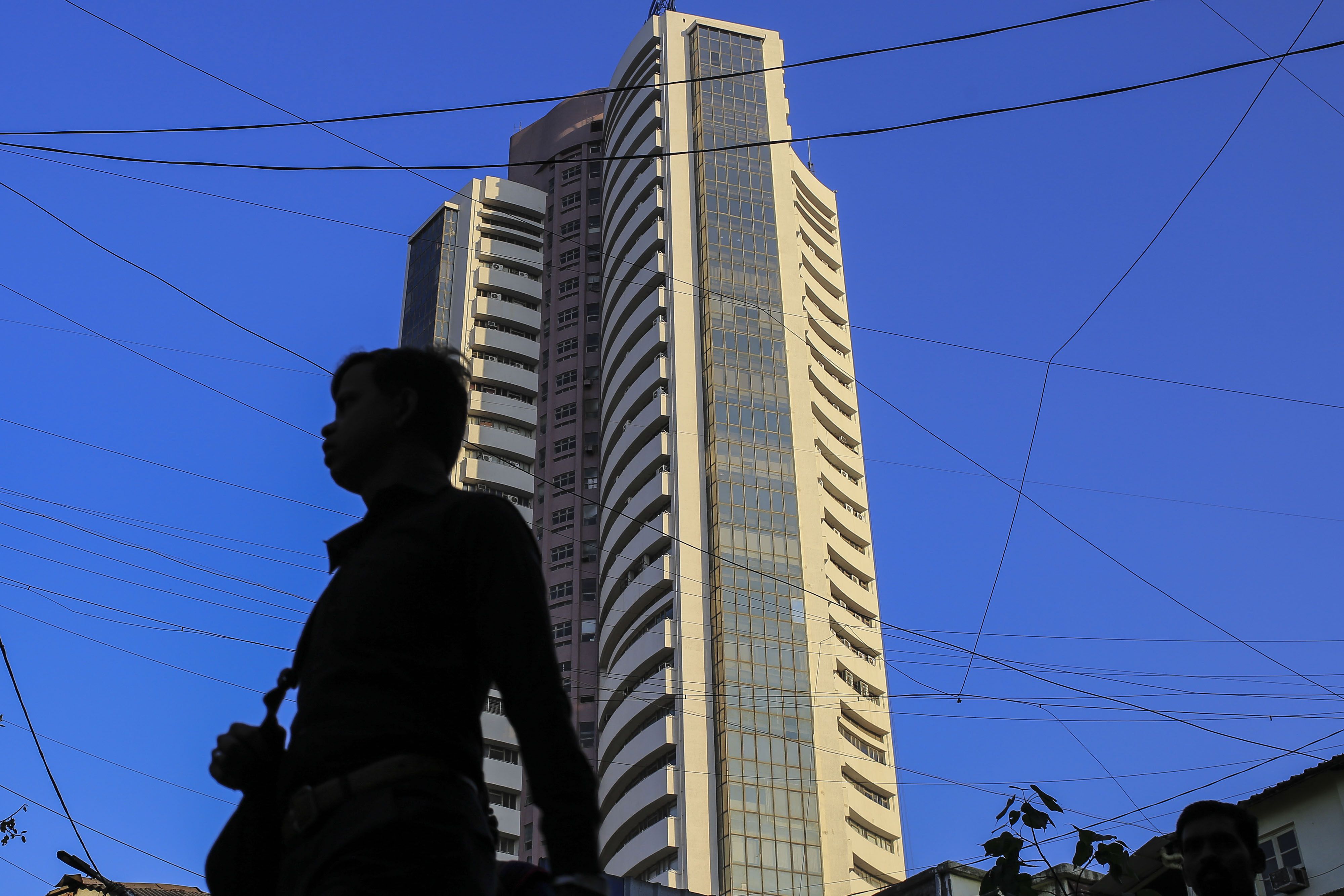 Sensex Halts Two-Day Gaining Streak As RIL, HDFC Bank Drag