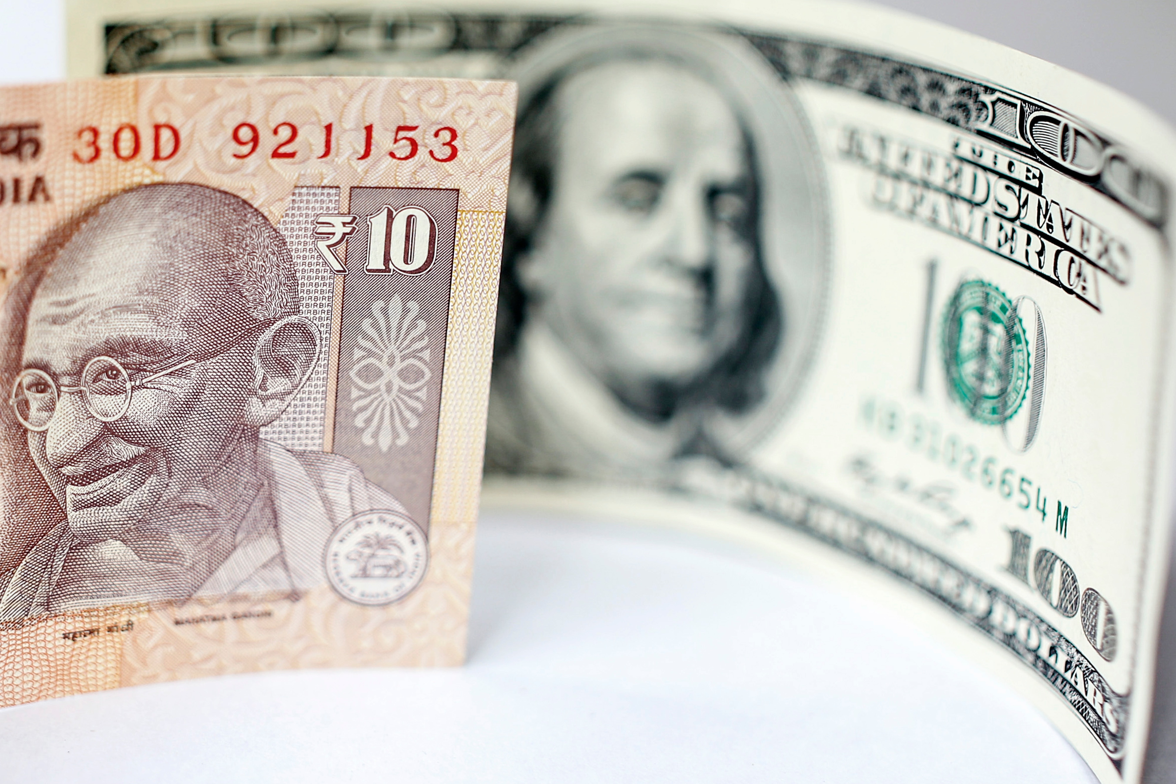 BSE To Launch Weekly U.S. Dollar-Rupee Futures And Options Contracts