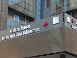 Ajmer: जेएलएन अस्पताल में आधे घंटे तक बिजली के तारों पर चढ़ा रहा मरीज, प्रशासन के फूले हाथ-पांव