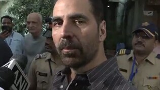 Celebrities Vote in BMC Elections 2026: मुंबई में वोटिंग शुरू, वोट देने सबसे पहले पहुंचे अक्षय कुमार, बोले- डायलॉगबाजी नहीं करनी चाहिए