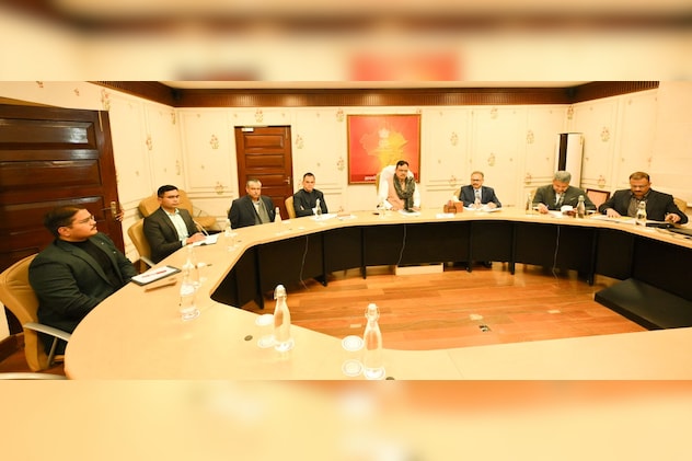  मुख्यमंत्री कार्यालय में पुलिस विभाग के वरिष्ठ अधिकारियों के साथ बैठक. 