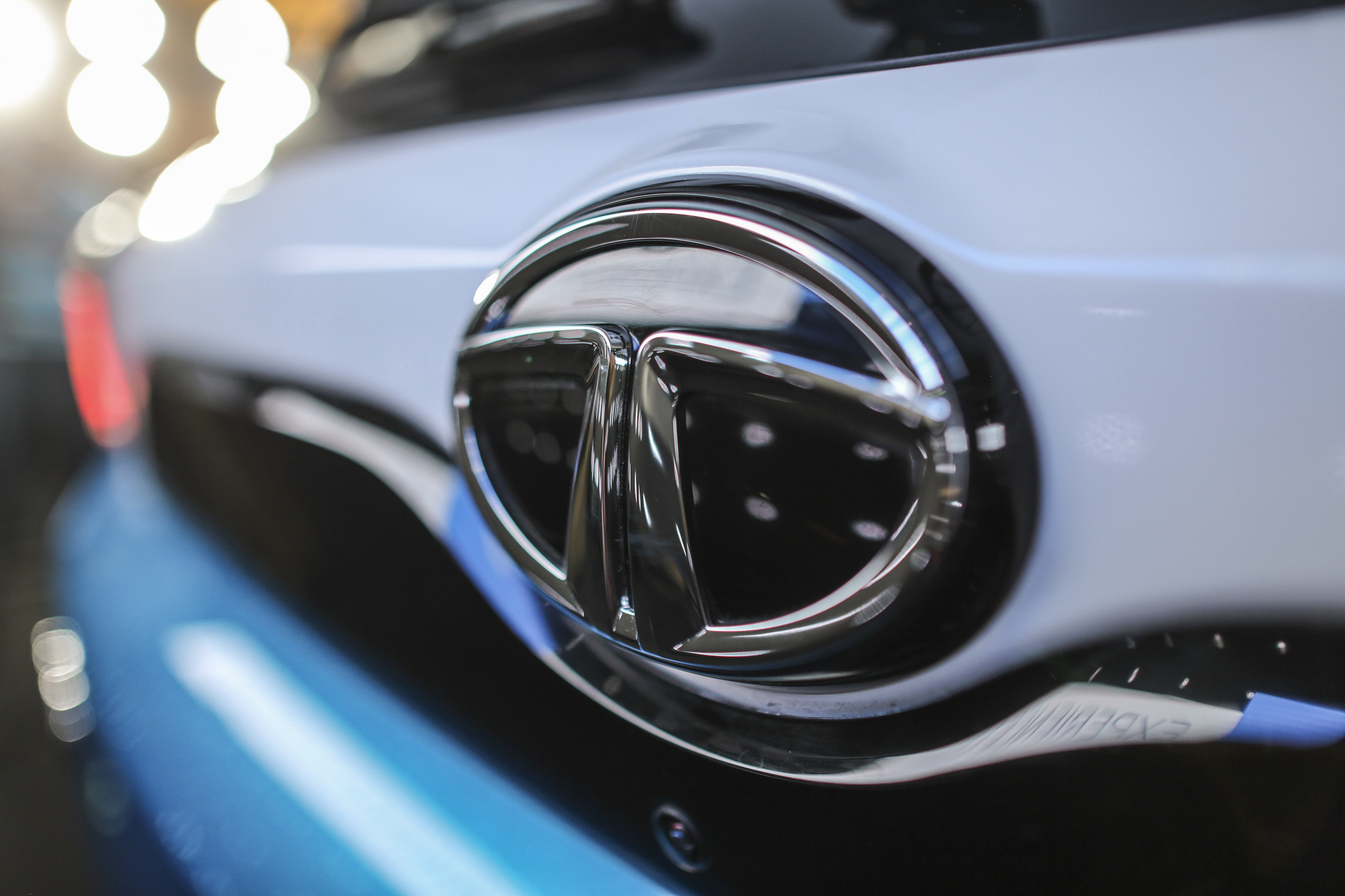 Tata Motors Drops Most Ever After Posting India&rsquo;s Biggest Quarterly Loss&nbsp; &nbsp;