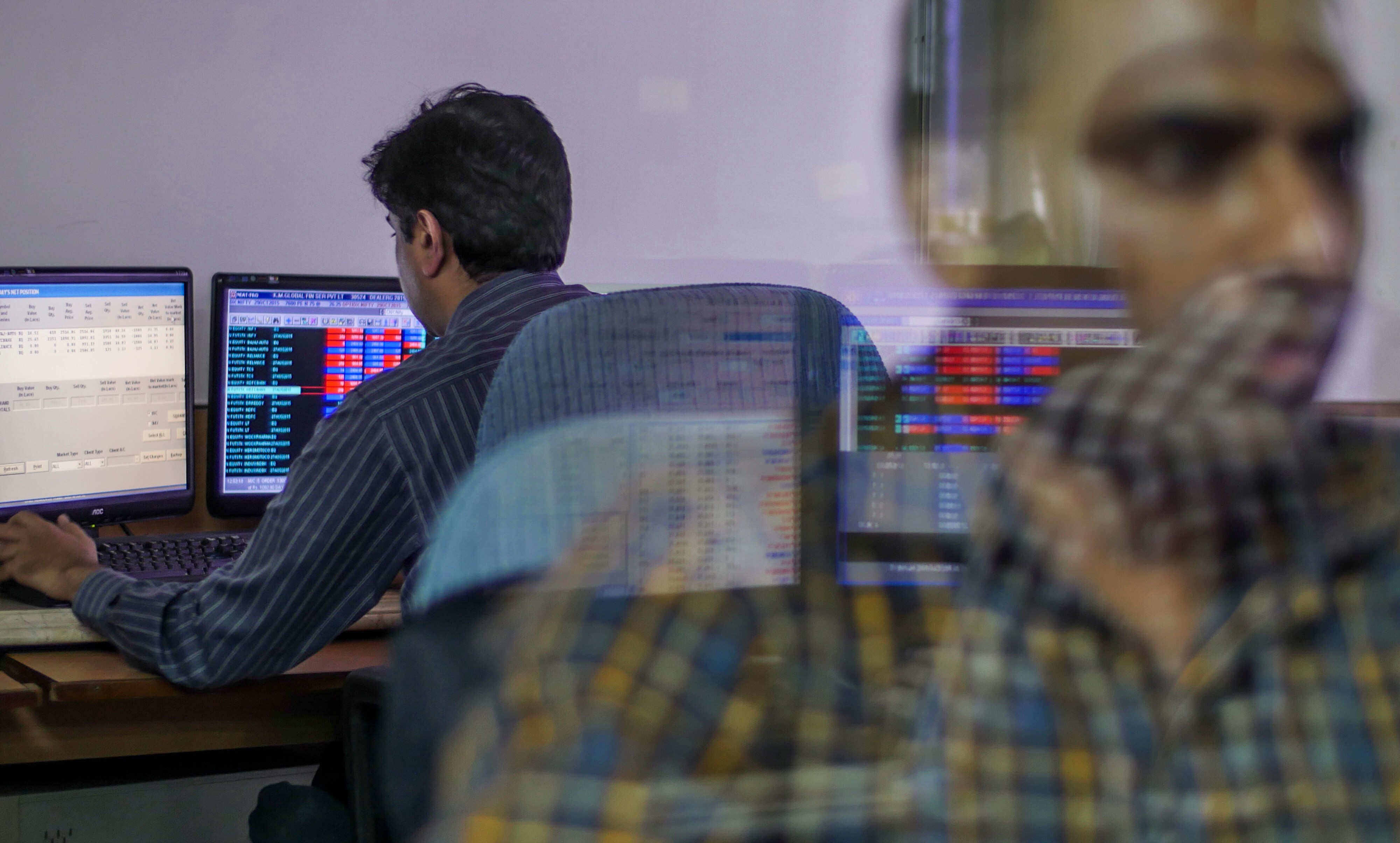 Sensex, Nifty Extend Losses Amid Weak Global Cues