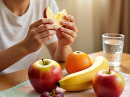 Fruits for Glowing Skin: महंगे फेशियल नहीं चेहरे को चमकदार बनाने के लिए खाएं ये सस्ते फल