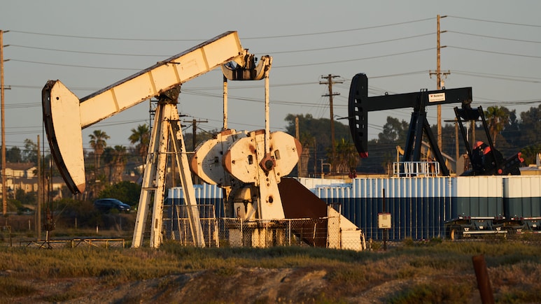 Oil Steadies With Greenland Crisis And Surplus Concerns In Focus