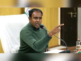 महीने में दो दिन नौकरी! बाकी दिन मौज करने वालीं पटवारी मैडम सस्पेंड, कोई काम नहीं किया; IAS संदीप ने घर भेजा