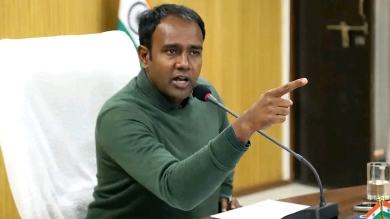 महीने में दो दिन नौकरी! बाकी दिन मौज करने वालीं पटवारी मैडम सस्पेंड, कोई काम नहीं किया; IAS संदीप ने घर भेजा